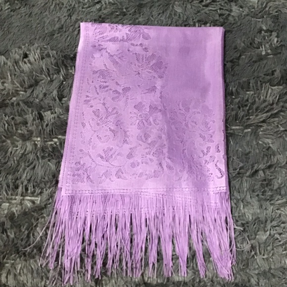 Gorgeous Lavender scarf/shawl/wrap - Picture 4 of 6